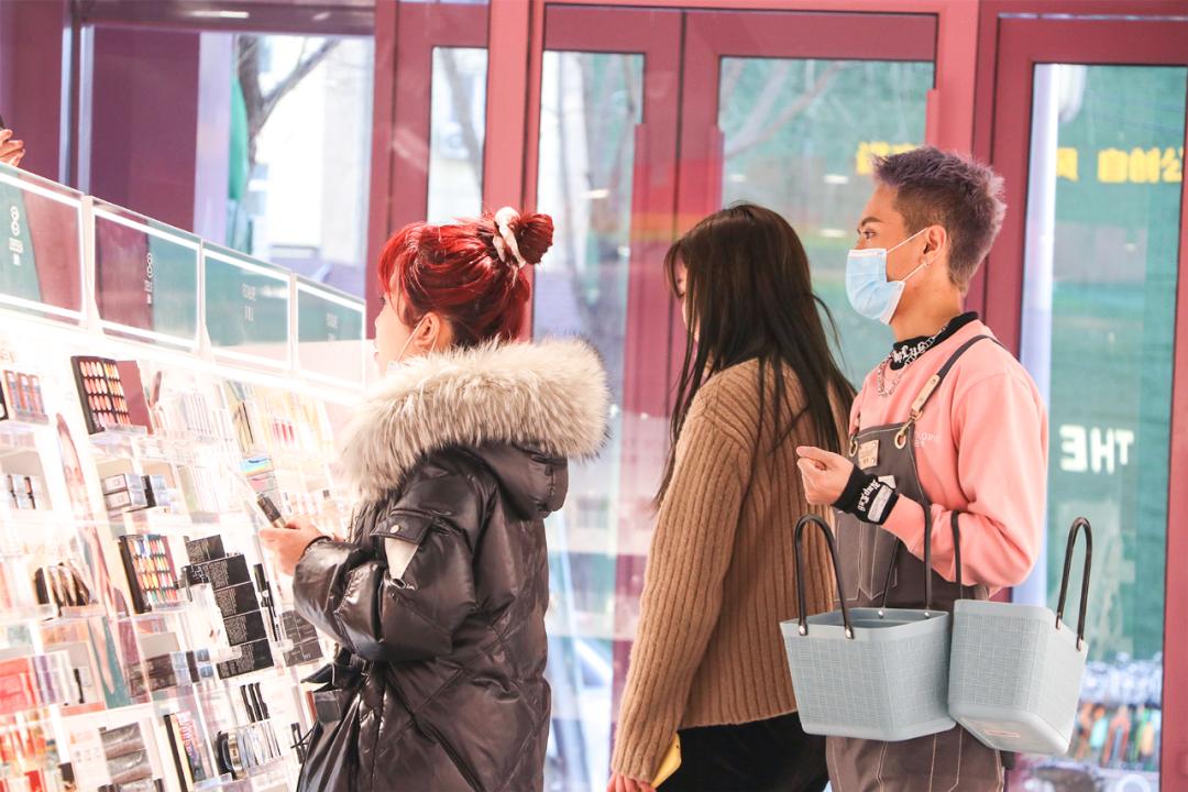 火爆小红书的调色师来柳巷贵都啦！超大牌小样超全美妆等你来打卡