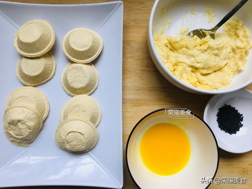 两分钟教你在家做榴莲酥简单易学,榴莲酥超简单的做法视频