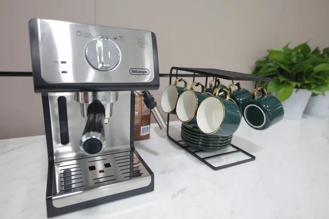 新发地产开大会,新发地产集团大合照