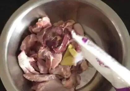 白条鸡怎么焯水去腥,怎么清洗鸡肉才好吃
