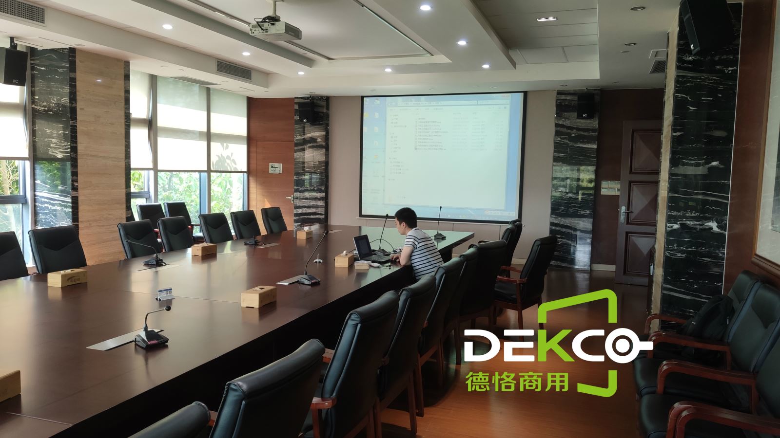 苹果macbook连接投影仪无法显示,macbookair怎么投屏到投影仪