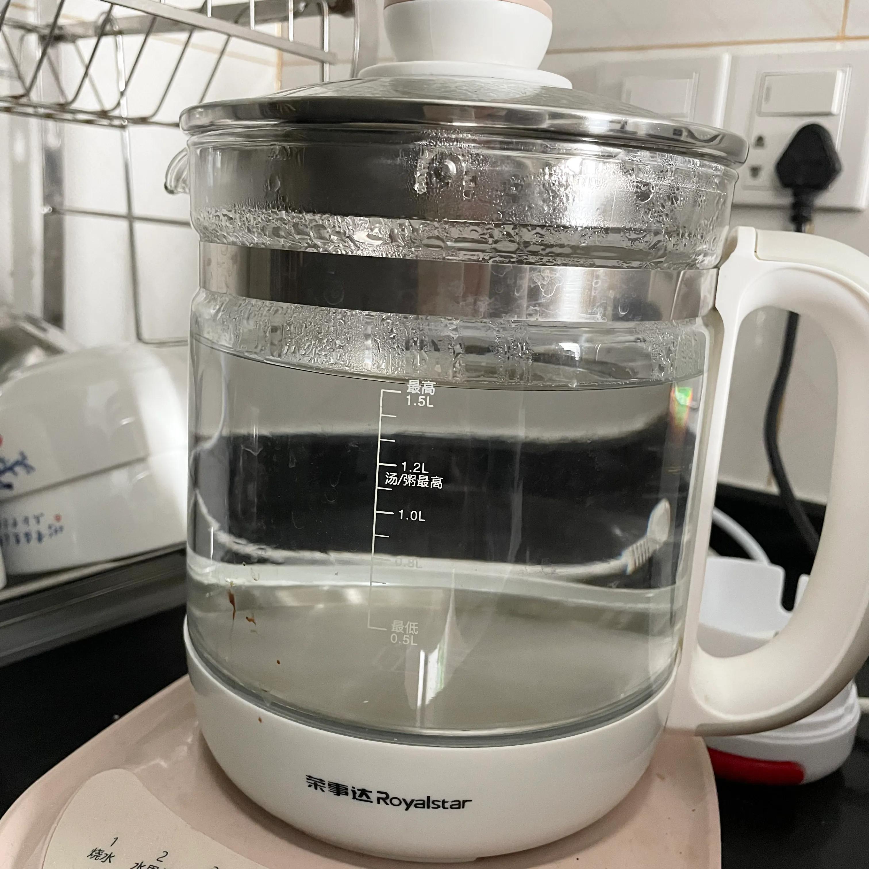 白衬衫被84消毒液染色了怎么处理,白衬衫被染色怎么洗掉妙招