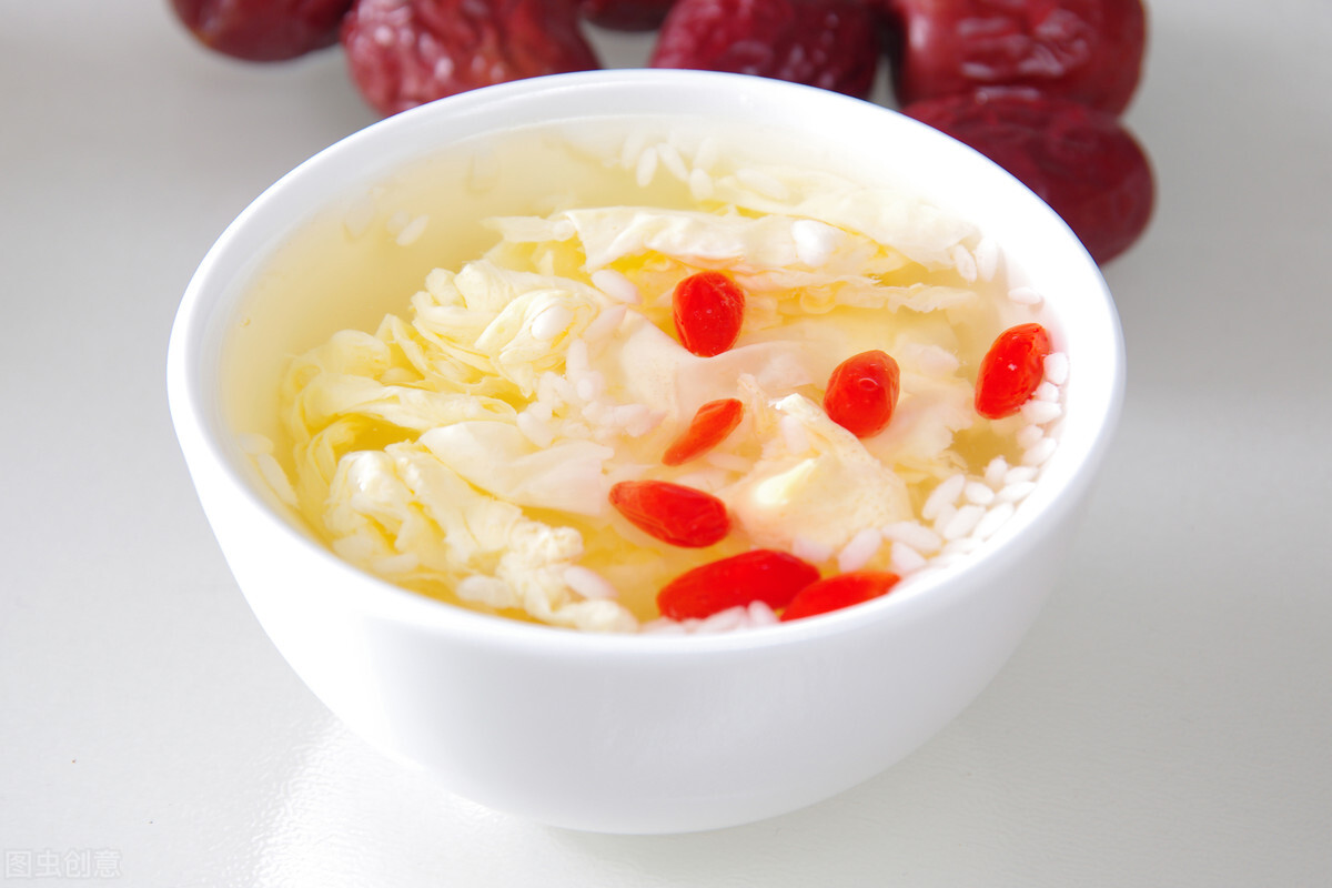 坐月子找月嫂好还是去月子会所好,坐月子是请月嫂还是住月子会所好