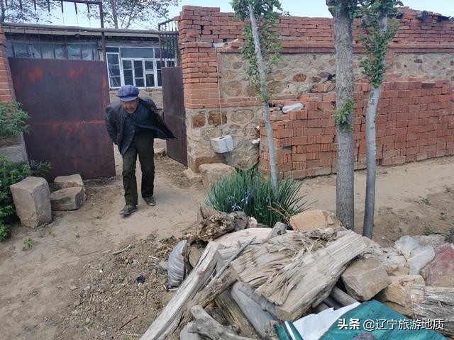 锦州96岁老人独居荒村，靠发电机生活，至今耳不聋，眼不花