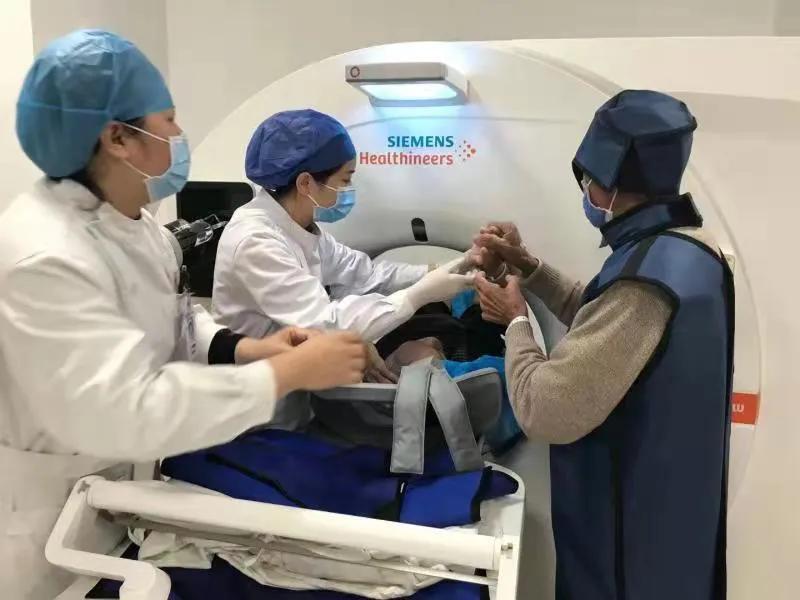 医院特色门诊服务为患者提供方便,医院内部的门诊便民服务中心