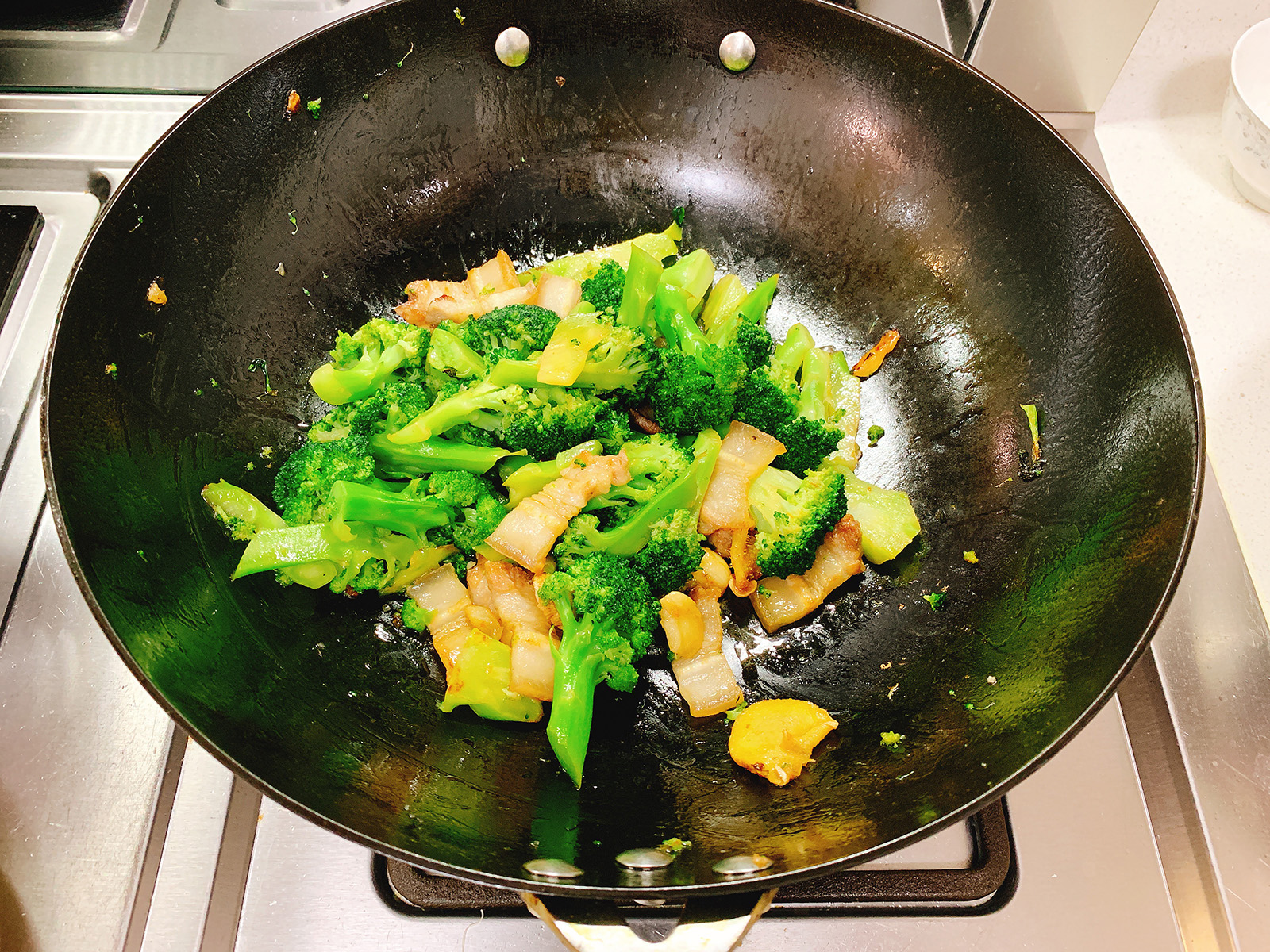 清炒西兰花需要先焯水吗,炒西兰花千万别焯水大厨教你一招