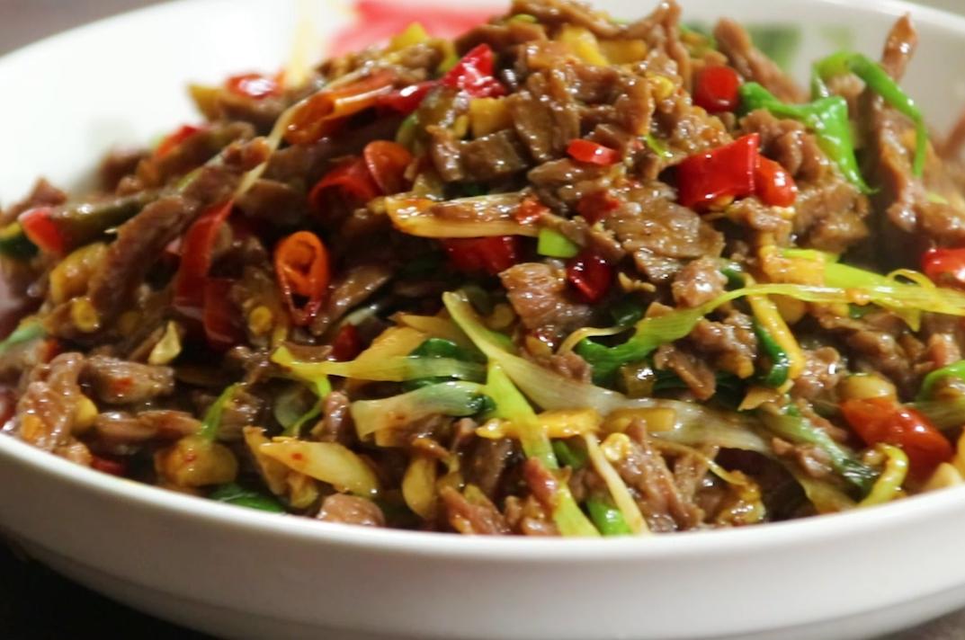 香嫩脆笋炒牛肉,香嫩爽口的黄瓜炒牛肉