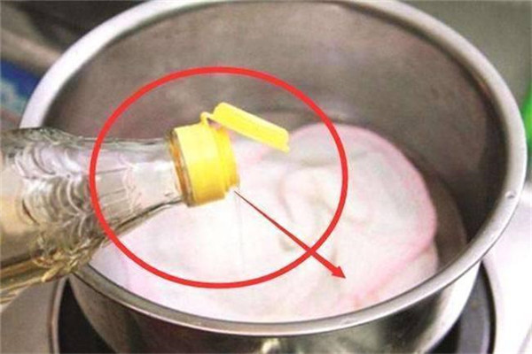 新买的毛巾沾水后能闻到一股臭味,为什么毛巾会有一股臭味怎么解决