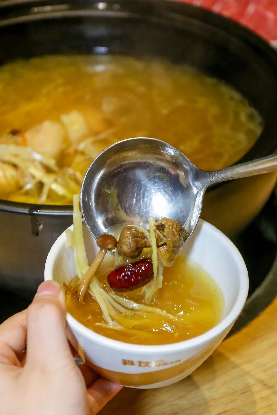 7月新鲜笋炖鸡怎么炖最好吃,天目山鲜笋炖鸡