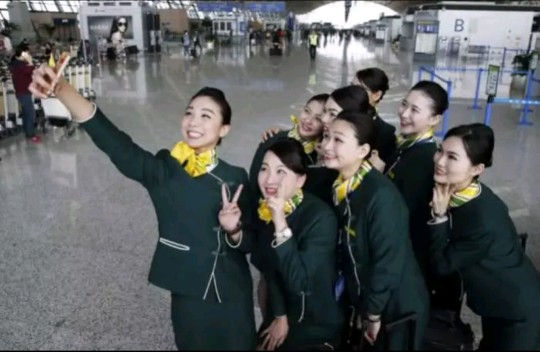 空姐一个月能存多少钱,空姐一年飞一千小时能有多少钱