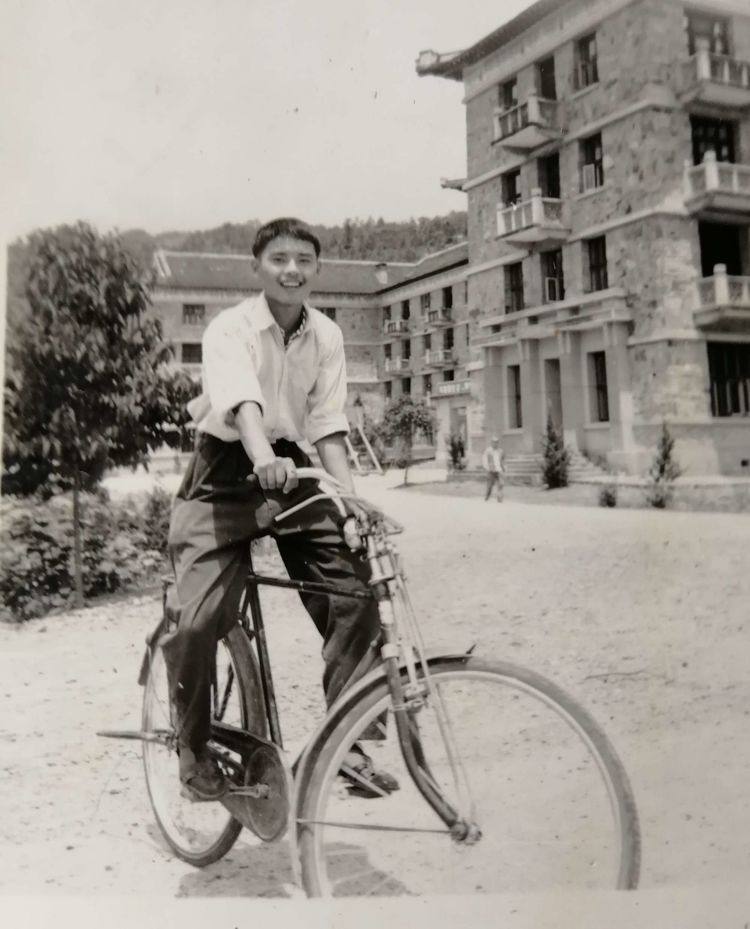 老公爱着老婆又爱着别人,老公深爱着前女友