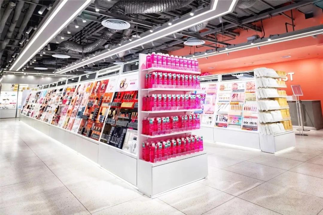 店播+快时尚+网红场景=业绩20万/店/天“调色师”这么玩不火才怪