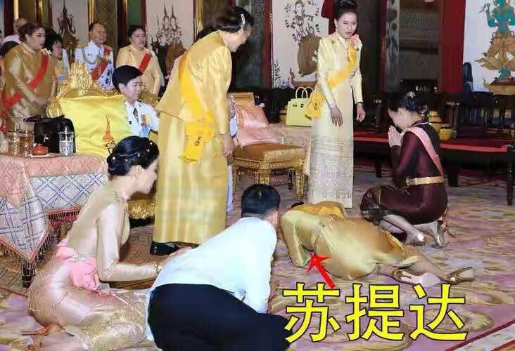 泰王给玉佛换装,泰王为玉佛换袈裟