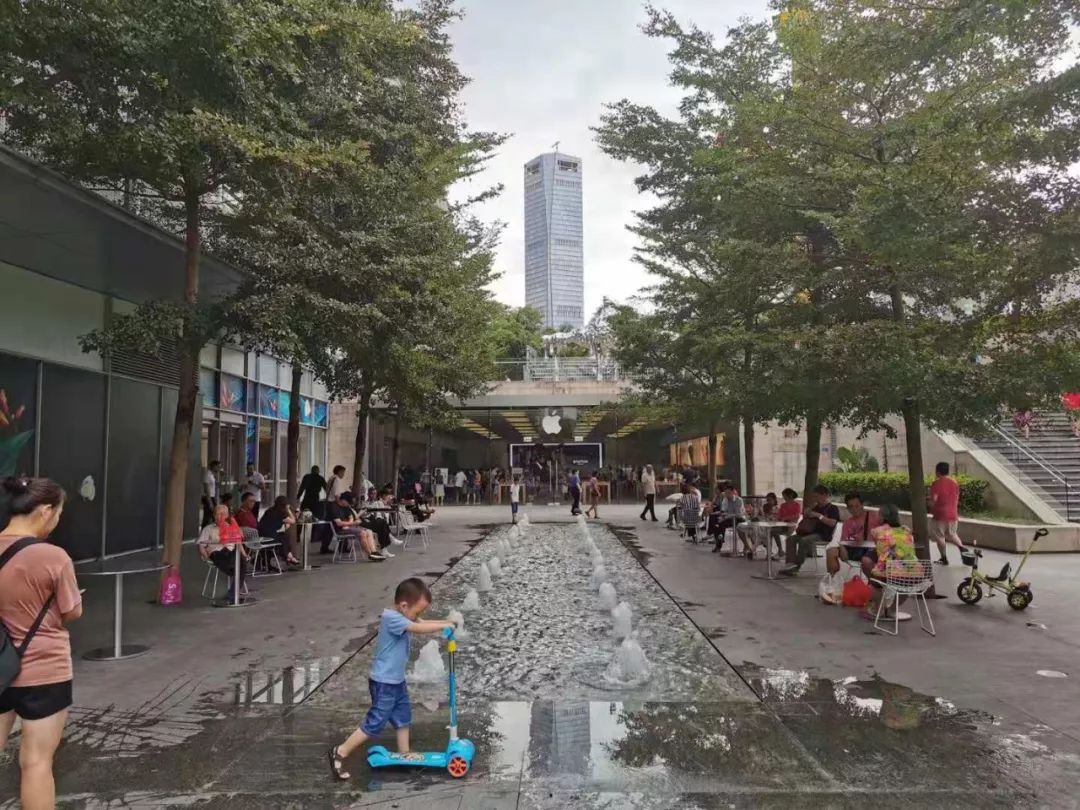 年销售额32亿！一个体育老师打造的商场，在深圳竟火了11年