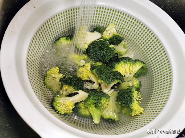 干锅不放葱,干锅西兰花五花肉的做法