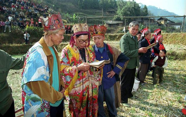 白虎穿堂家破人亡是什么格局,白虎转案与白虎穿堂是一个意思