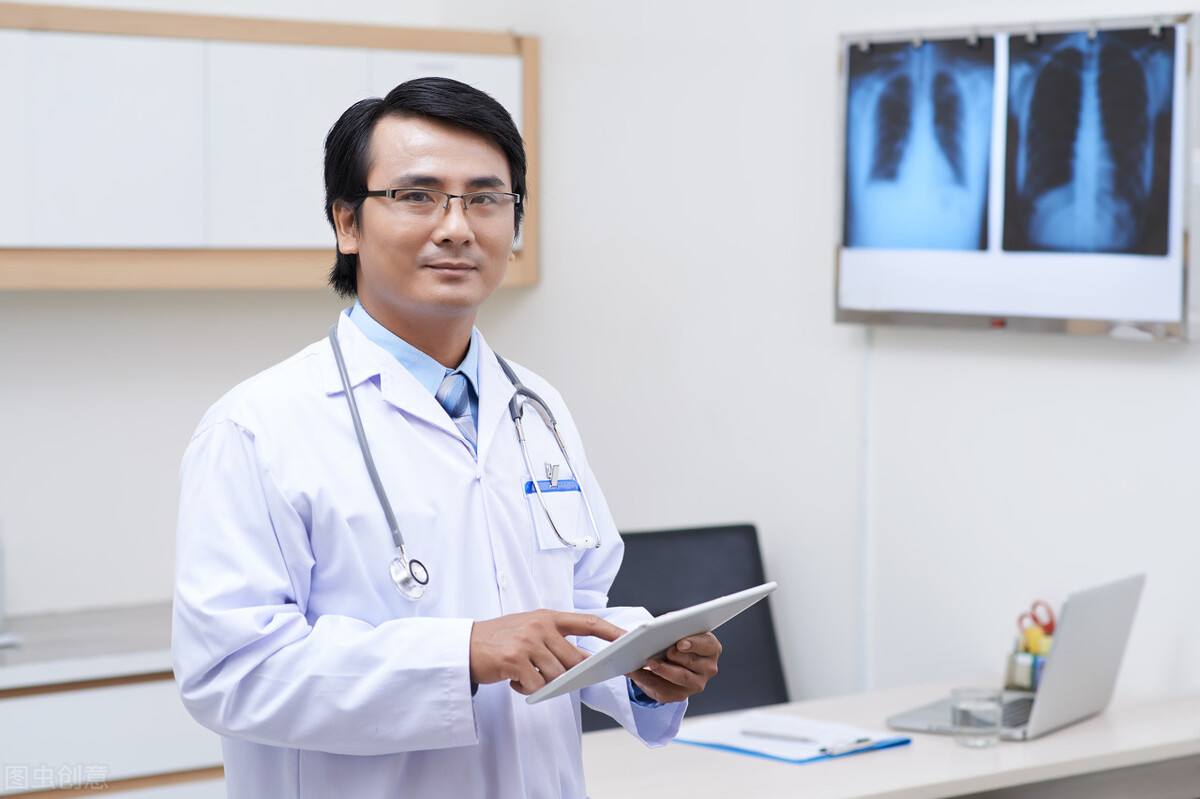 泰迪尿怎么有血,泰迪尿里有泡沫是怎么回事啊