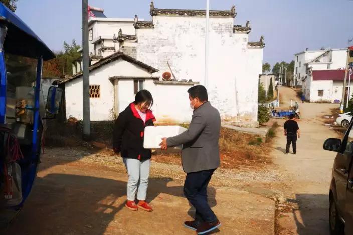 我也怕病毒，但我是村支书，我不带头谁还敢冲？