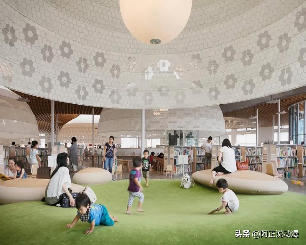 《日常》作者出新作啦！让你看看最沙雕的大学生活