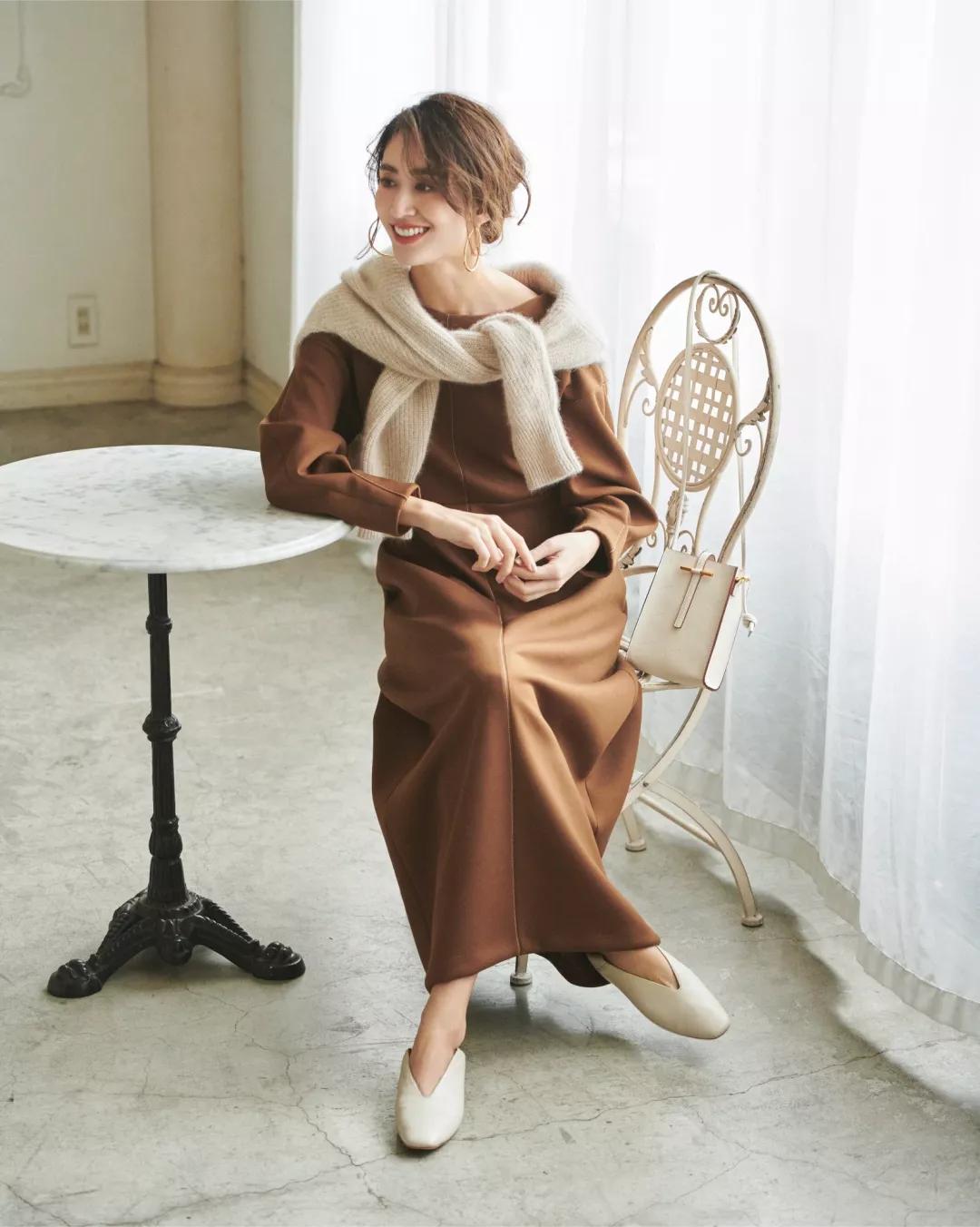 冬季无袖连衣裙怎么搭配,冬季粉色连衣裙打底裤搭配