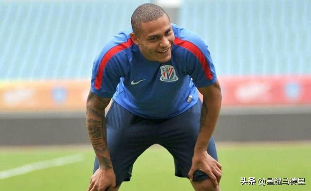 唏嘘！申花30岁外援旧将已1年无球可踢，他曾是中超首轮戴帽第1人