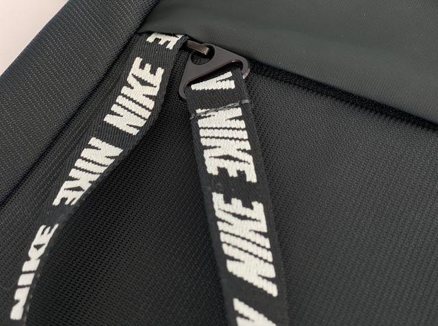 耐克胸包新款配色,nike胸包浅抹茶绿