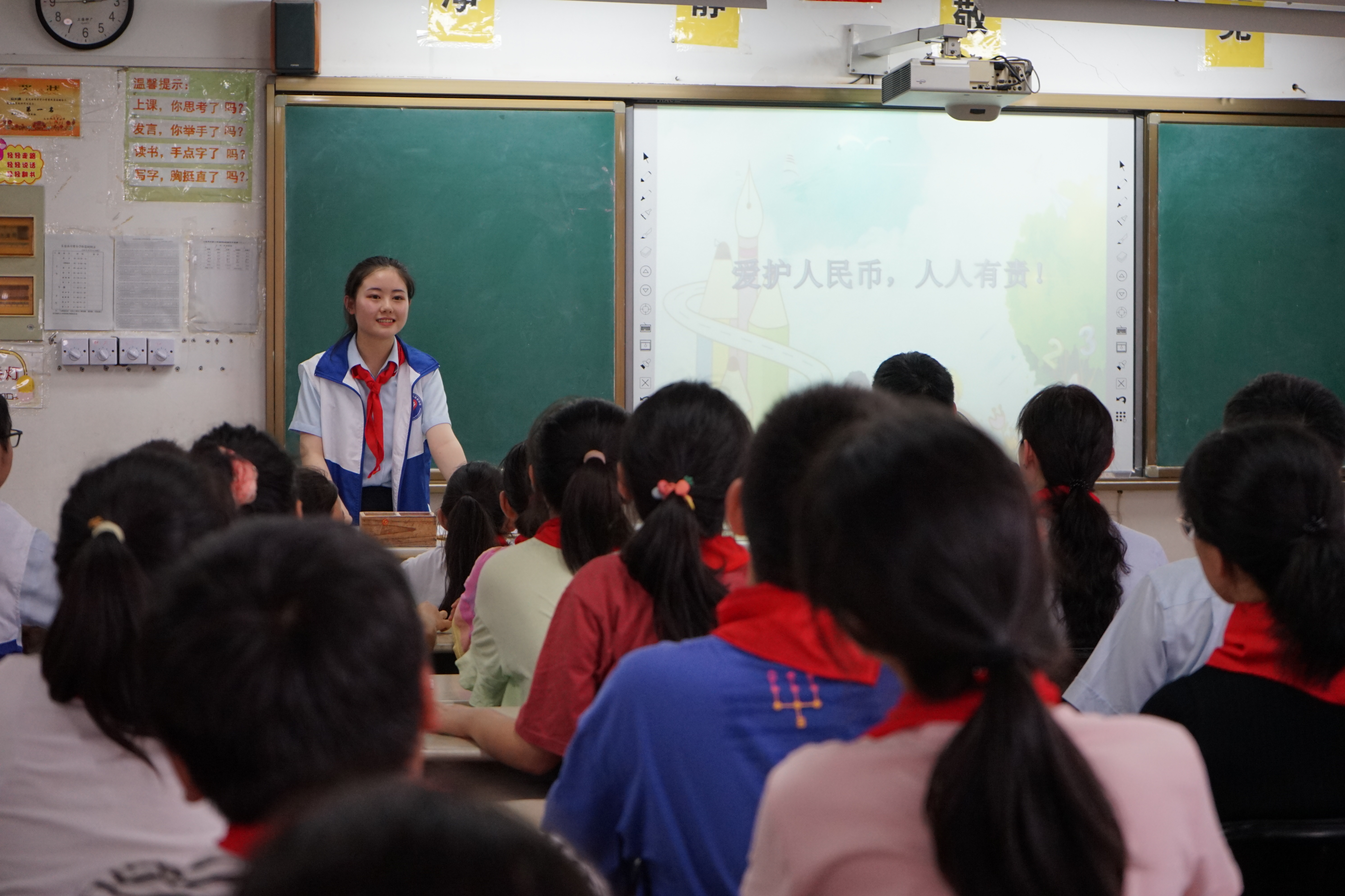 苏州建行“积分圆梦•微公益”快乐音乐教室在太仓卉贤小学捐建落成
