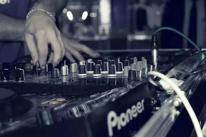 十堰万达新开的酒吧,十堰市万达酒吧一条街