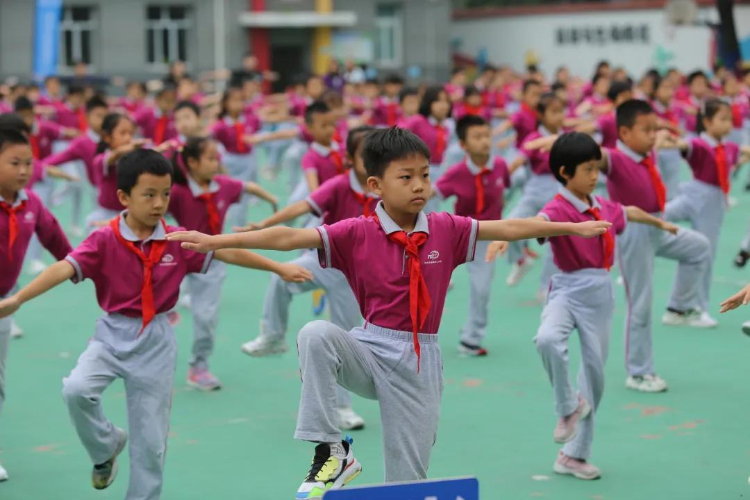 小学生课间操简单广场舞,小学生课间操斗牛舞