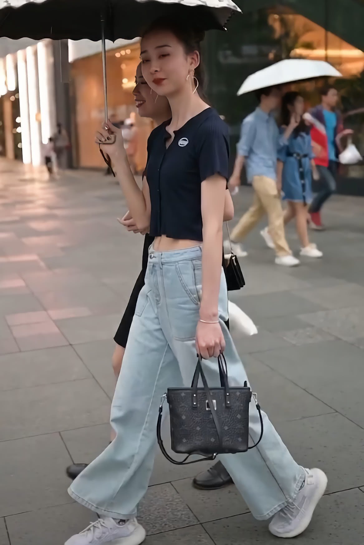 mcm印花版菜篮子包包,mcm包包菜篮子和双肩包哪个更通勤