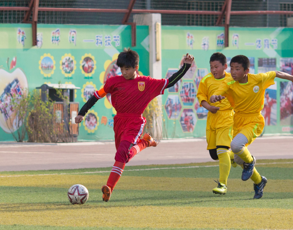 改革开放40年丨玉泉区：实施绿荫计划，校园足球事业长足进步