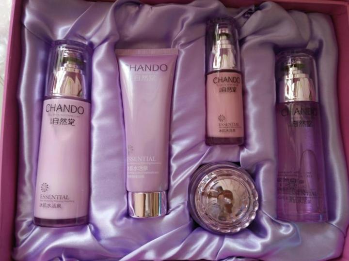 珀莱雅和自然堂哪个抗皱效果好,珀莱雅自然堂百雀羚哪个好