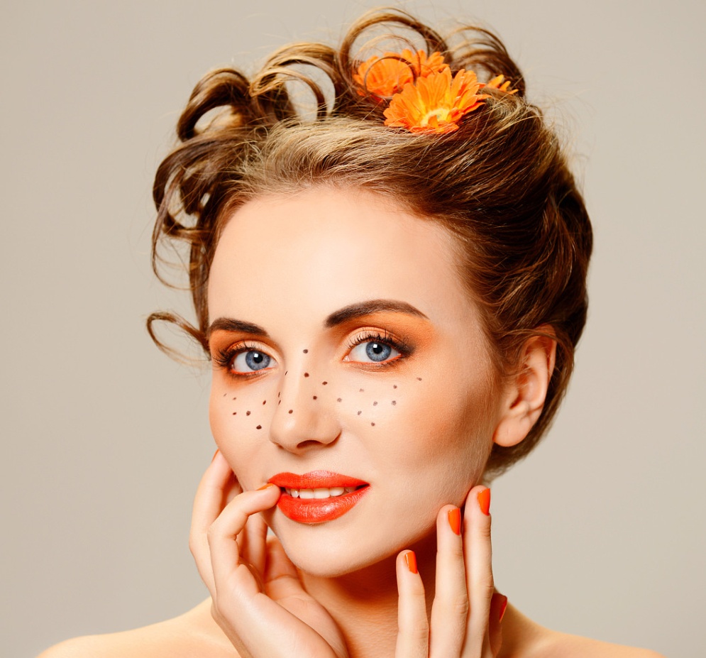 40岁长斑用什么祛斑,女人到40岁了脸上长色斑怎么治