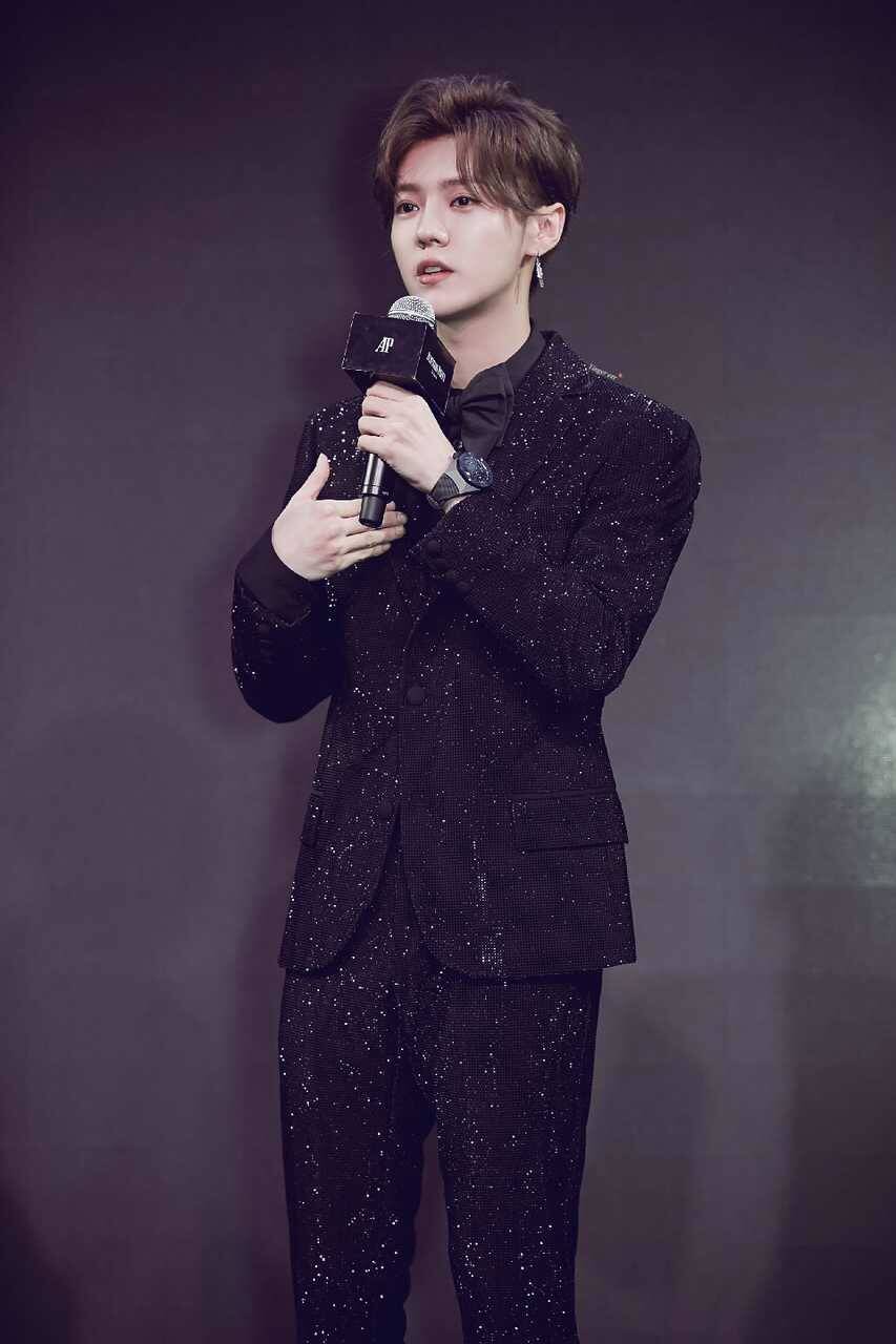 鹿晗4k超清壁纸全面屏,鹿晗壁纸ipad超清全屏