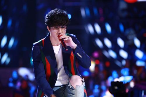 偌大的城市，我们都是骆驼