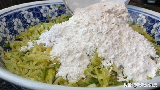 炸肉丸子怎么做嫩有弹性不硬,教你正确炸丸子外酥里嫩超级香