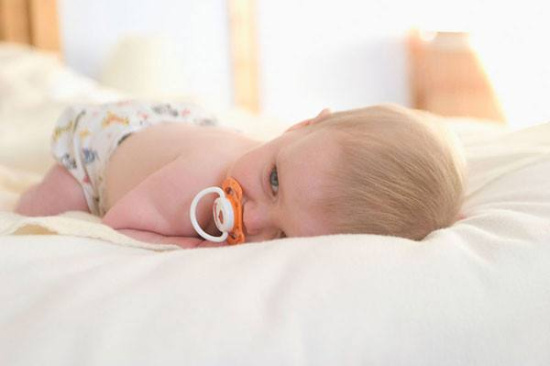 宝宝肚子疼怎么引起的,宝宝肚子痛一般是什么原因引起的