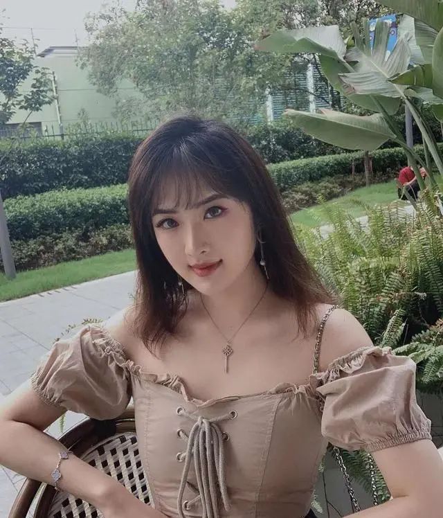 华为小公主和赌王女儿合照,华为公主和赌王千金