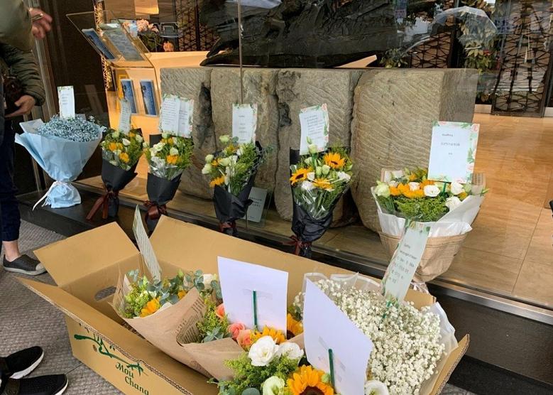 高以翔灵堂外有人售花敛财，还有人线上集资，经纪公司紧急发声明