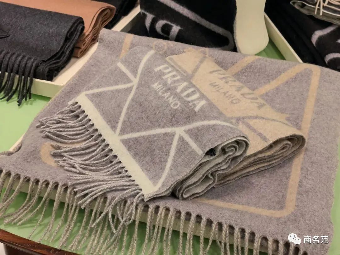 高端羊绒围巾温暖时尚又百搭,冬天必备的羊绒围巾