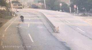 搞笑gif吓死我了,搞笑gif图等着我来救你