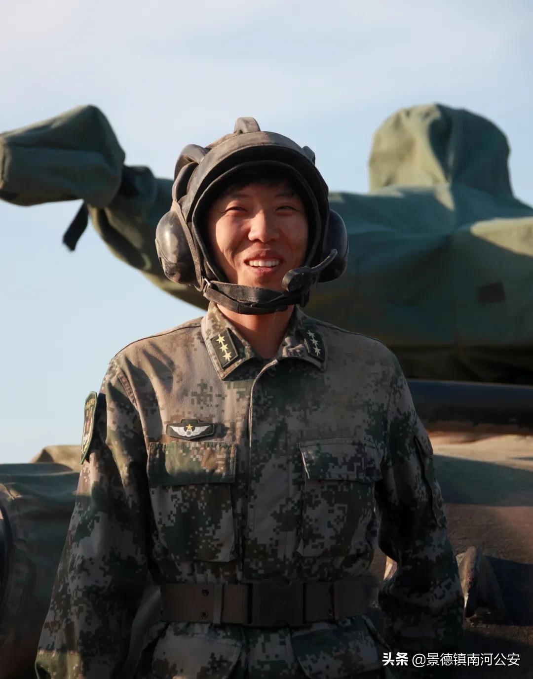 马和帕丽:“天山之花”,在铁甲洪流中绽放