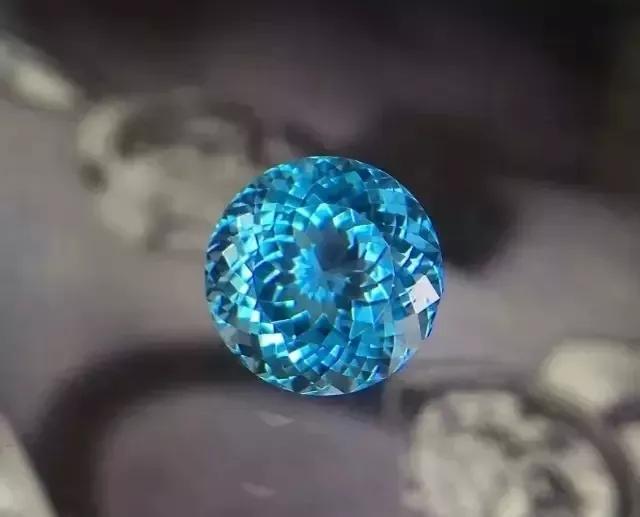 一个托帕石，被“丧心病狂”地砍了1000刀！！光泽却如烟火般闪耀