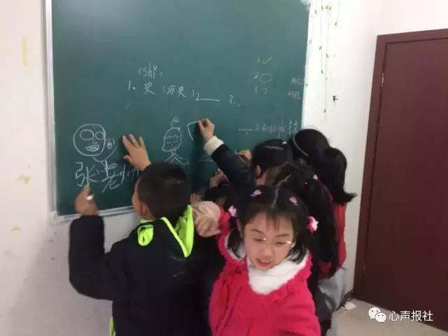 三年级想象作文老鼠乘纸飞机,纸飞机的作文三年级