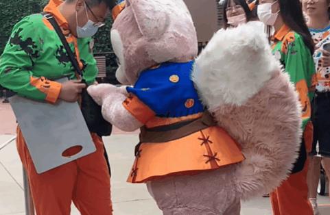 她出道不到30天就成顶流！帮迪士尼狠赚一大笔！但画风渐渐跑偏？