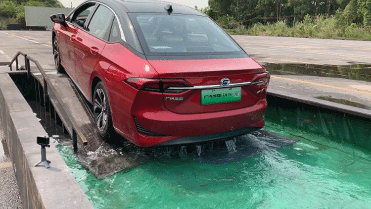 纯电的车涉水能力怎么样,新能源车涉水短路会怎样