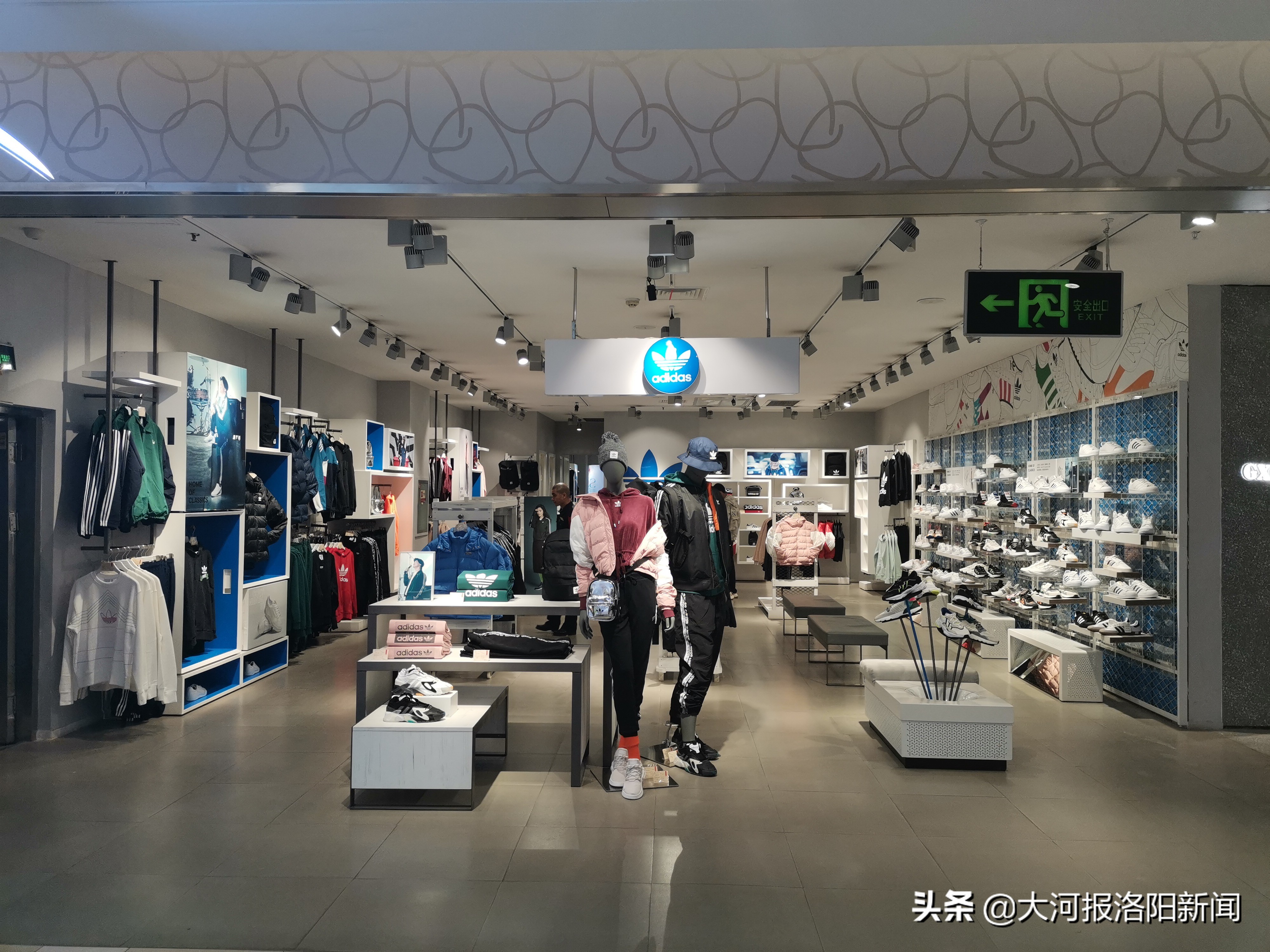 后续报道：名牌鞋子连出质量问题，阿迪达斯、百丽公司均暂未回应