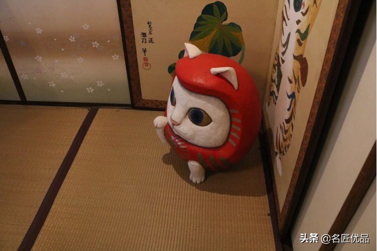 20岁少年建“猫猫寺”，和尚住持全是猫咪，网友：不敢撸不敢吸