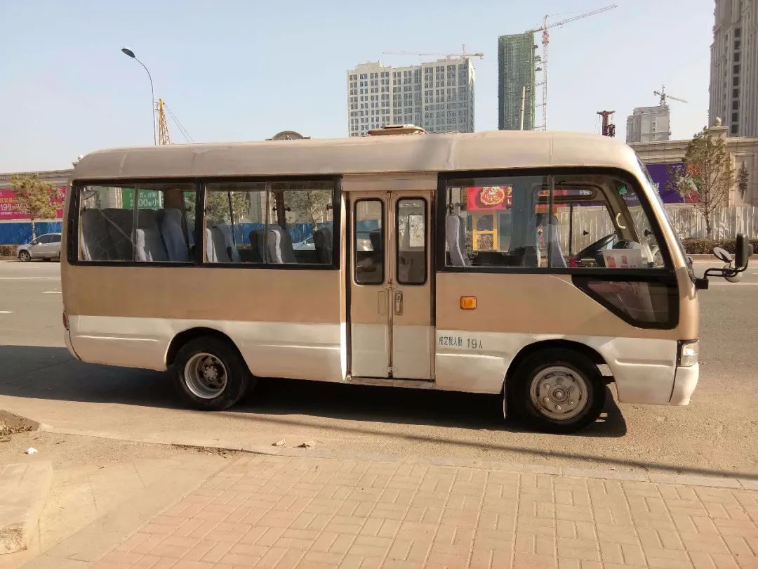 丰田最强的面包车考斯特,丰田考斯特23座中巴车驾驶体验