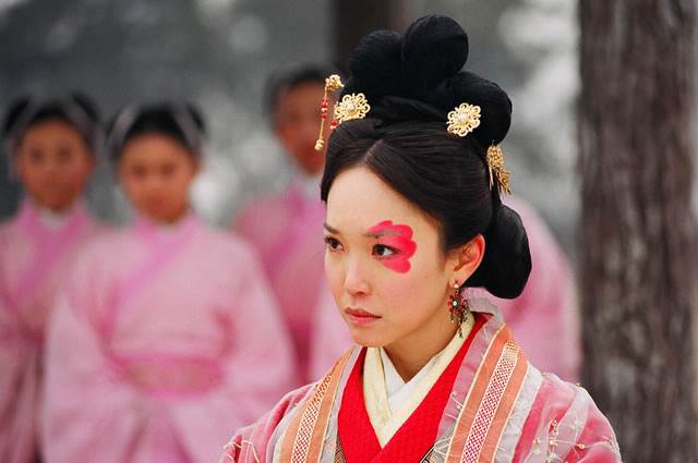 钟无艳背景故事是什么,女不听钟无艳的意思